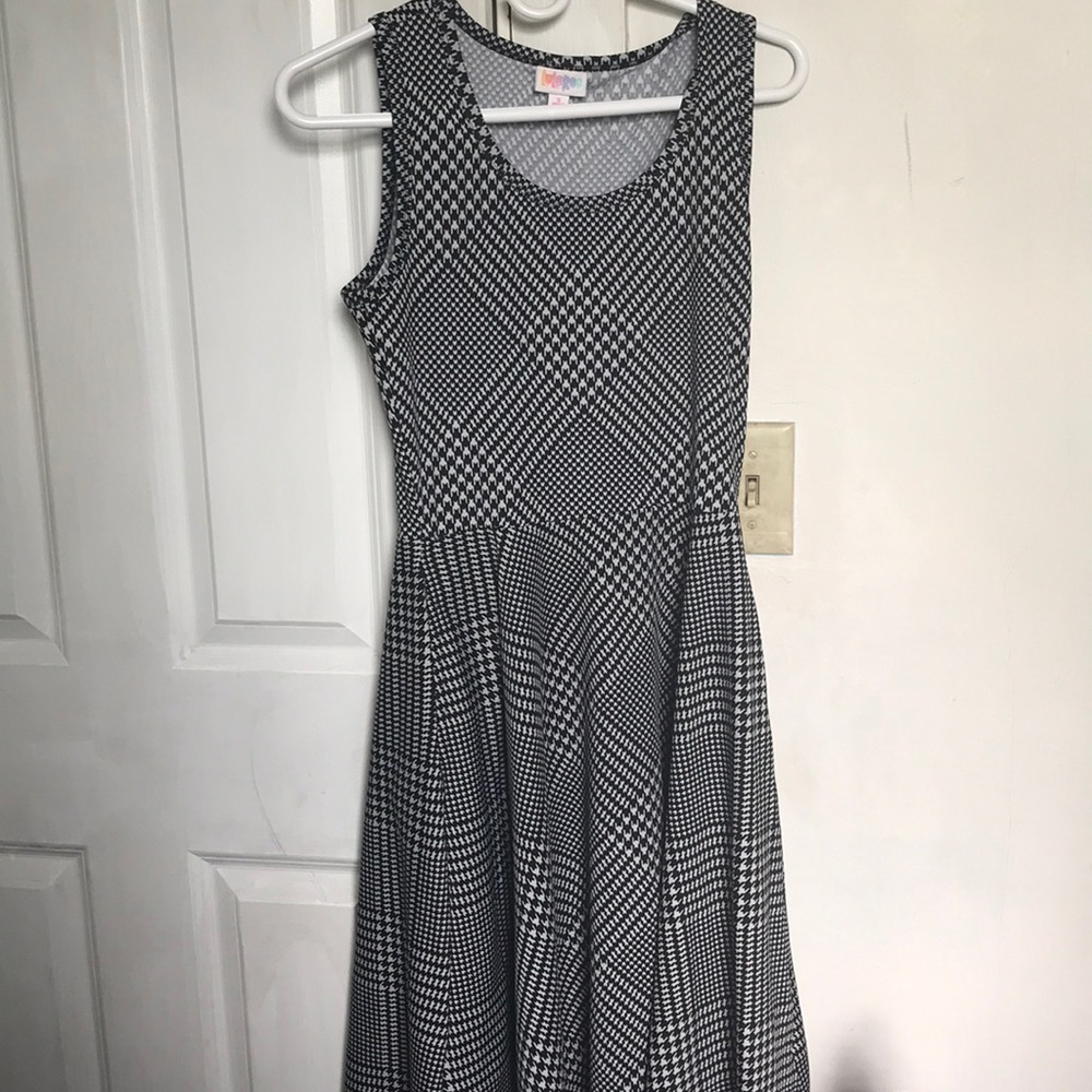 Women’s small black and white nicki